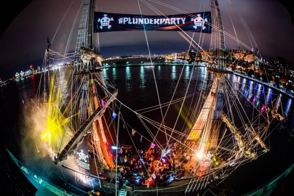 Rovio : Plunder Pirates Launch during Comic Con on Spanish Galleon
